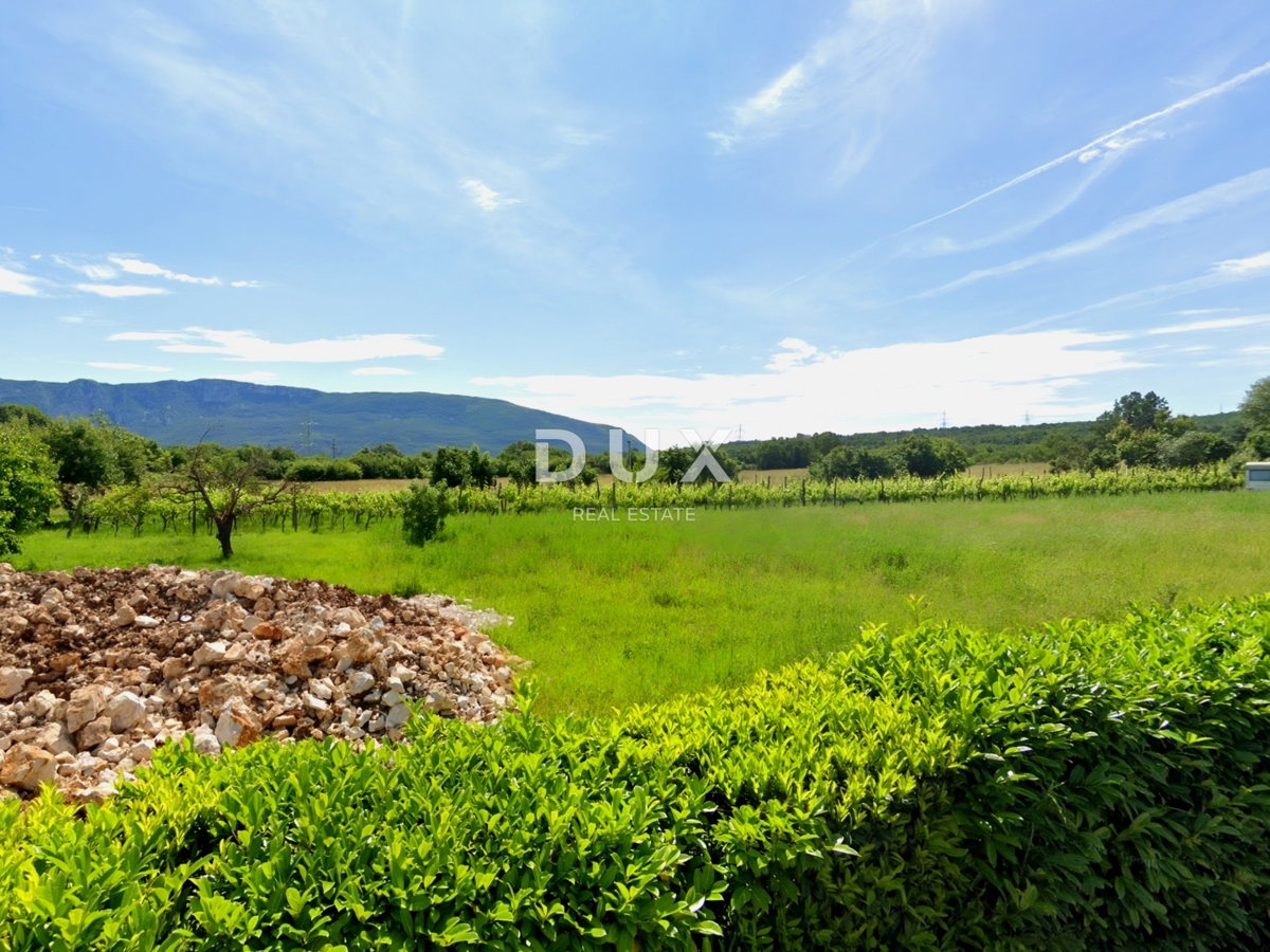 ISTRIA, LABIN - Quattro lotti edificabili con due permessi di costruzione
