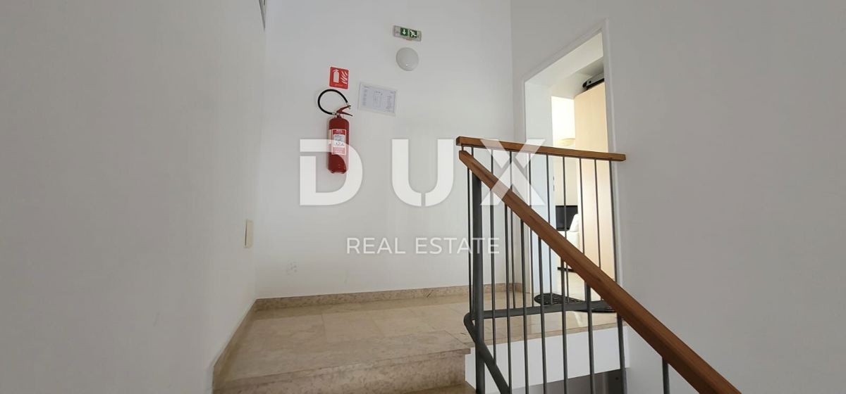 ISTRIA, UMAGO - Attico con vista mare, a 200 metri dalla spiaggia!