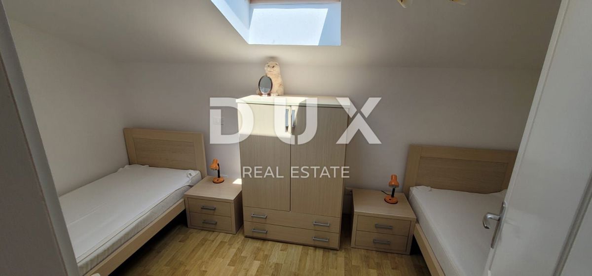 ISTRIA, UMAGO - Attico con vista mare, a 200 metri dalla spiaggia!