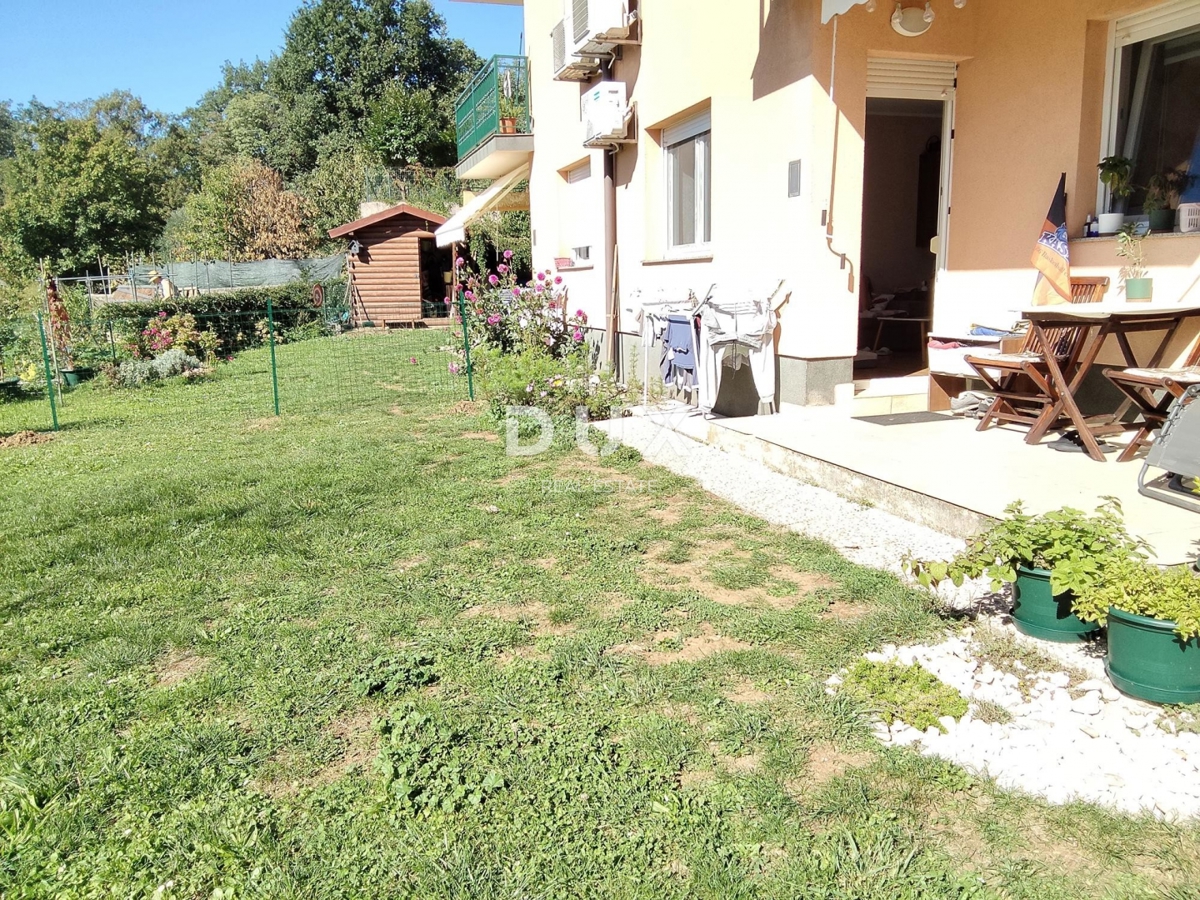 VIŠKOVO - appartamento con due camere da letto e un bellissimo giardino