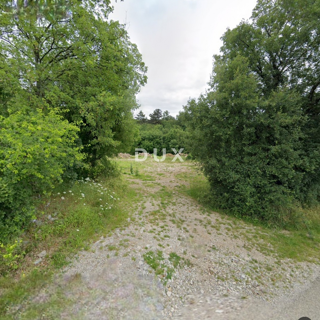 RIJEKA, GROBNIK - terreno edificabile 2385m2 per una casa familiare/appartamenti/per affitto o case vacanze con piscina