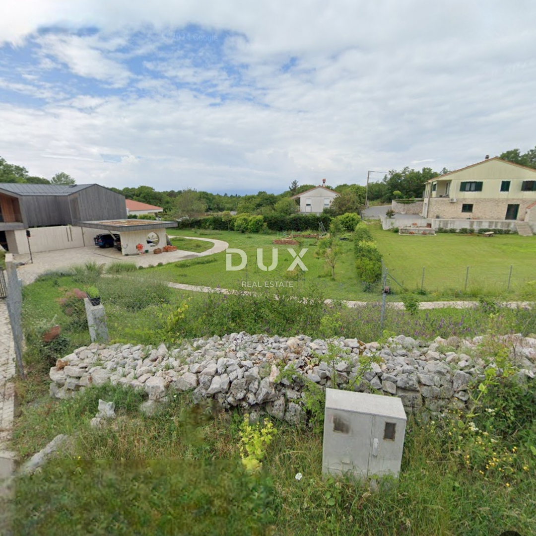 RIJEKA, GROBNIK - terreno edificabile 2385m2 per una casa familiare/appartamenti/per affitto o case vacanze con piscina