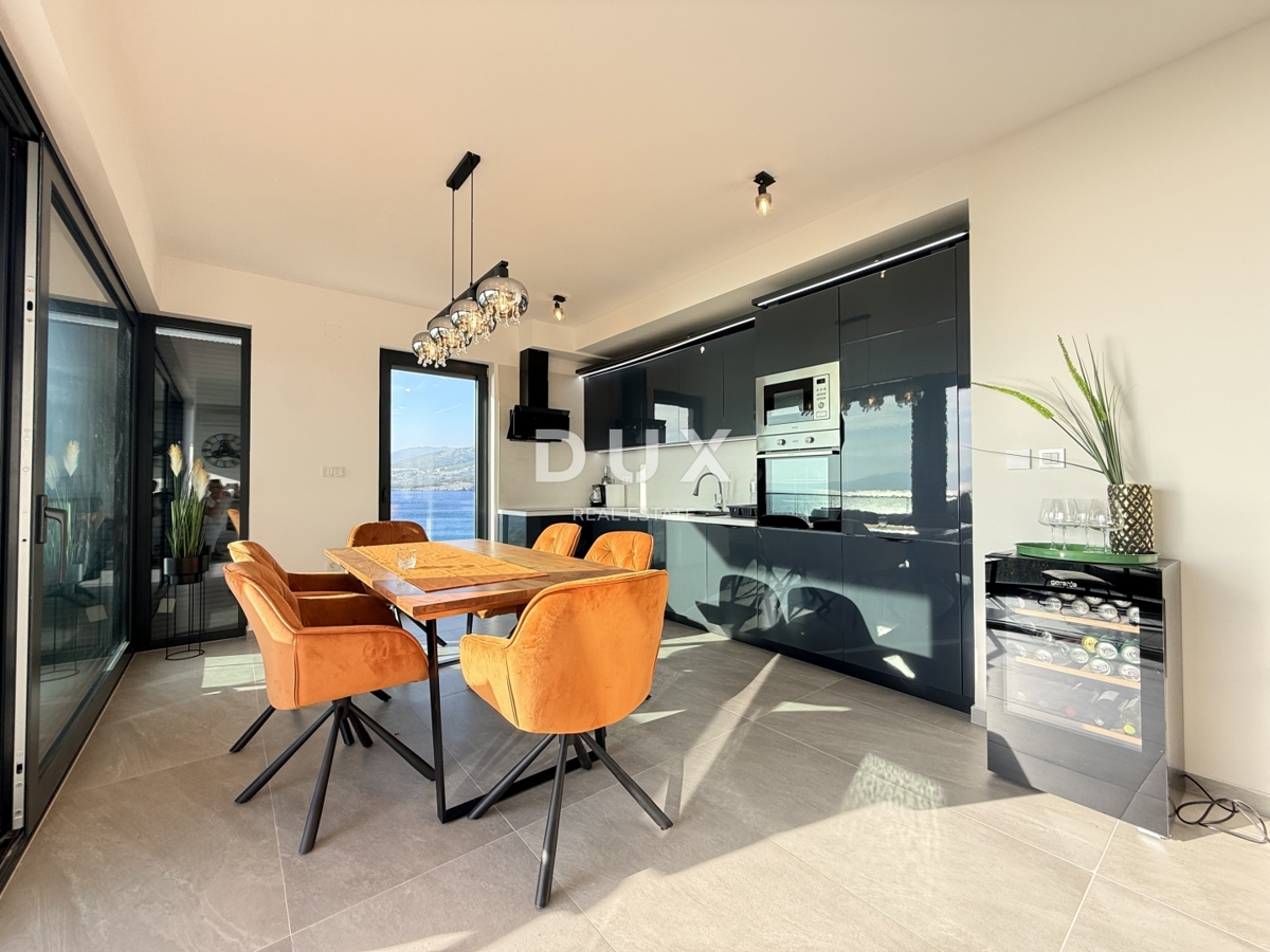 KLENOVICA - lussuoso appartamento in prima fila sul mare in un nuovo edificio