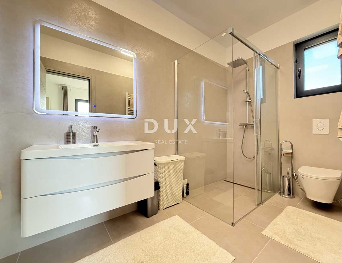 KLENOVICA - lussuoso appartamento in prima fila sul mare in un nuovo edificio