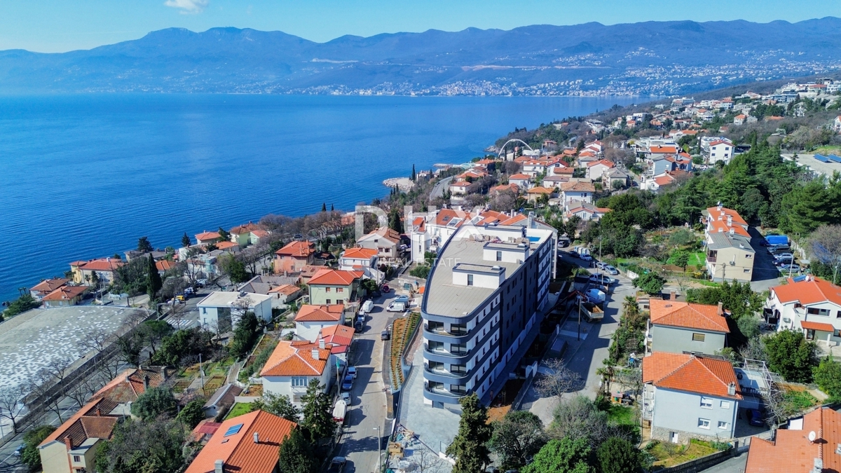 RIJEKA, KANTRIDA - Appartamento di 102 m2 in un lussuoso edificio di nuova costruzione a soli 250 metri dal mare con garage e vista panoramica sul mare