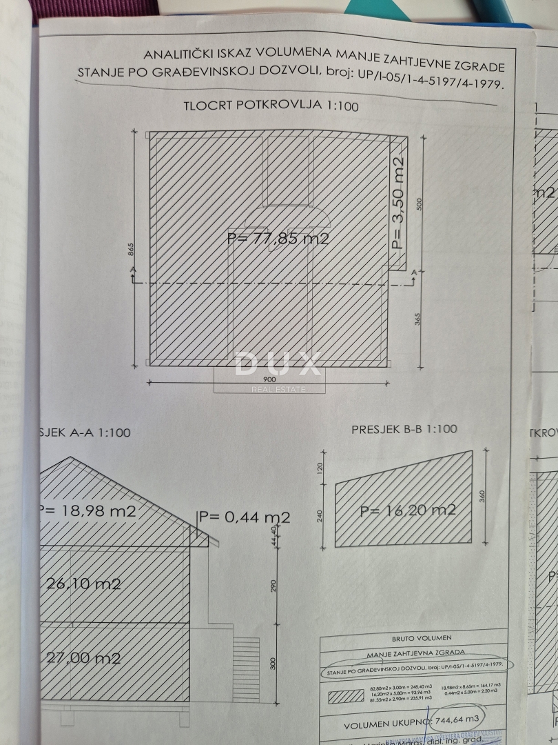 ZAGABRIA, DUBRAVA - Una spaziosa casa su tre piani con cortile, sauna e possibilità di tre appartamenti