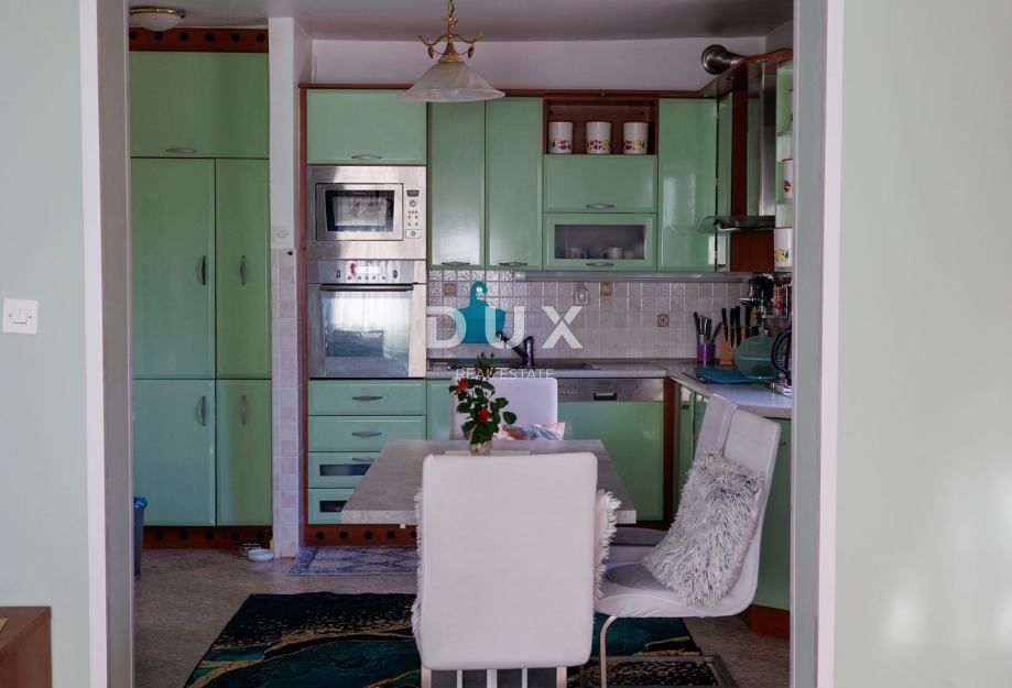 ZAGABRIA, DUBRAVA - Una spaziosa casa su tre piani con cortile, sauna e possibilità di tre appartamenti