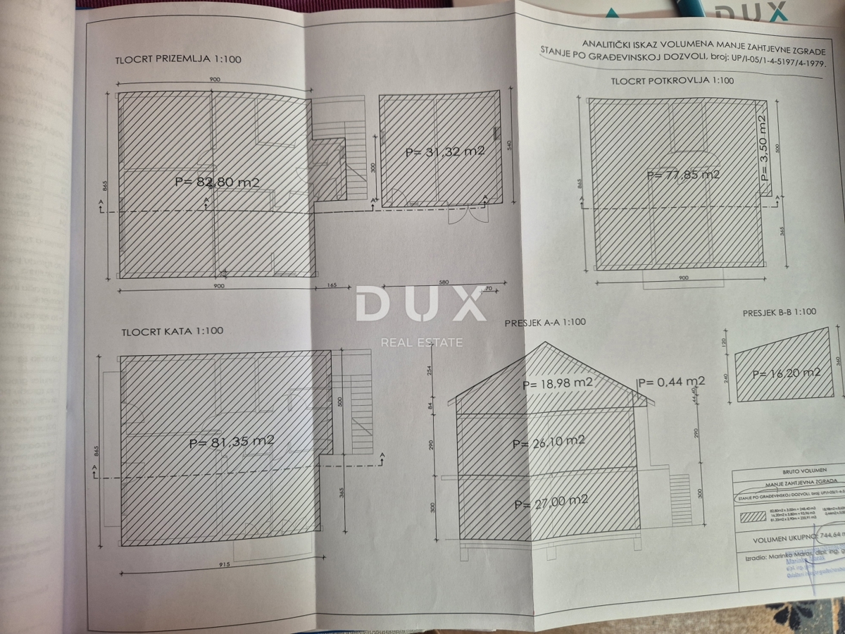 ZAGABRIA, DUBRAVA - Una spaziosa casa su tre piani con cortile, sauna e possibilità di tre appartamenti