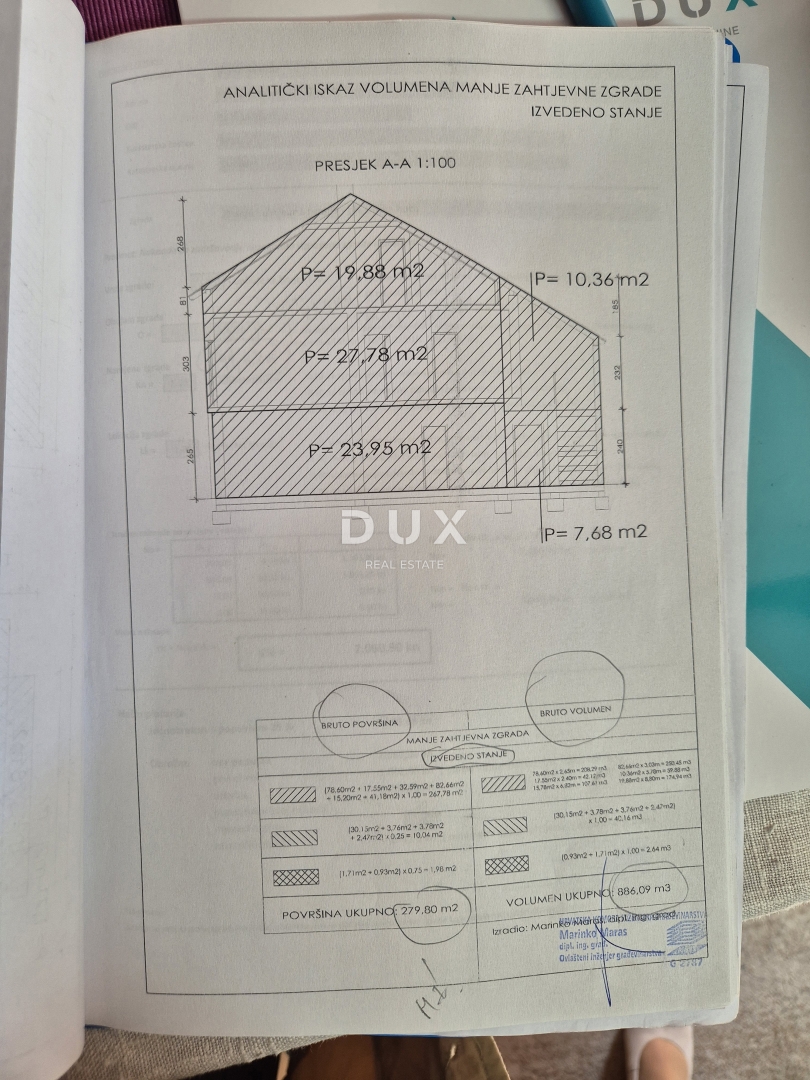 ZAGABRIA, DUBRAVA - Una spaziosa casa su tre piani con cortile, sauna e possibilità di tre appartamenti