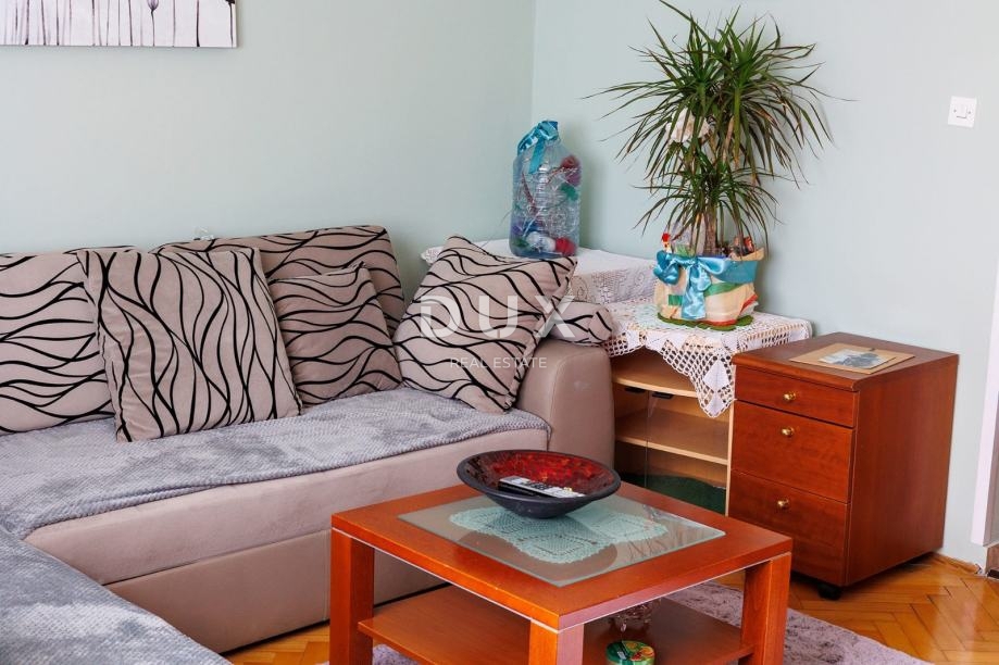 ZAGABRIA, DUBRAVA - Una spaziosa casa su tre piani con cortile, sauna e possibilità di tre appartamenti