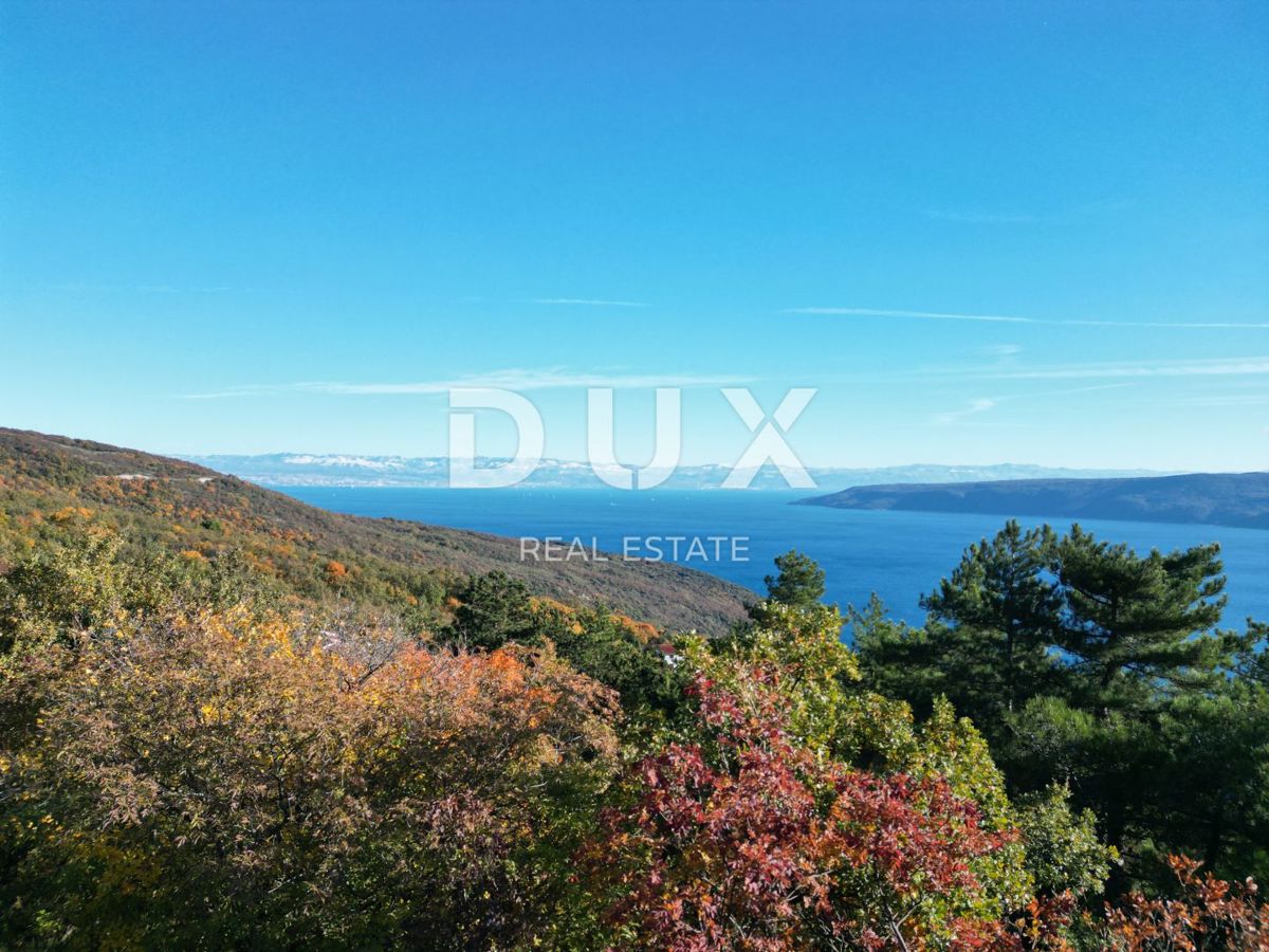 OPATIJA, BRSEČ, NAČINOVIĆI - terreno edificabile di 543 m2 con progetto per una villa e vista panoramica sul mare 