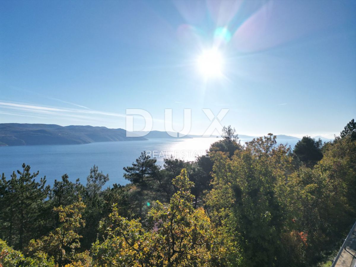 OPATIJA, BRSEČ, NAČINOVIĆI - terreno edificabile di 543 m2 con progetto per una villa e vista panoramica sul mare 