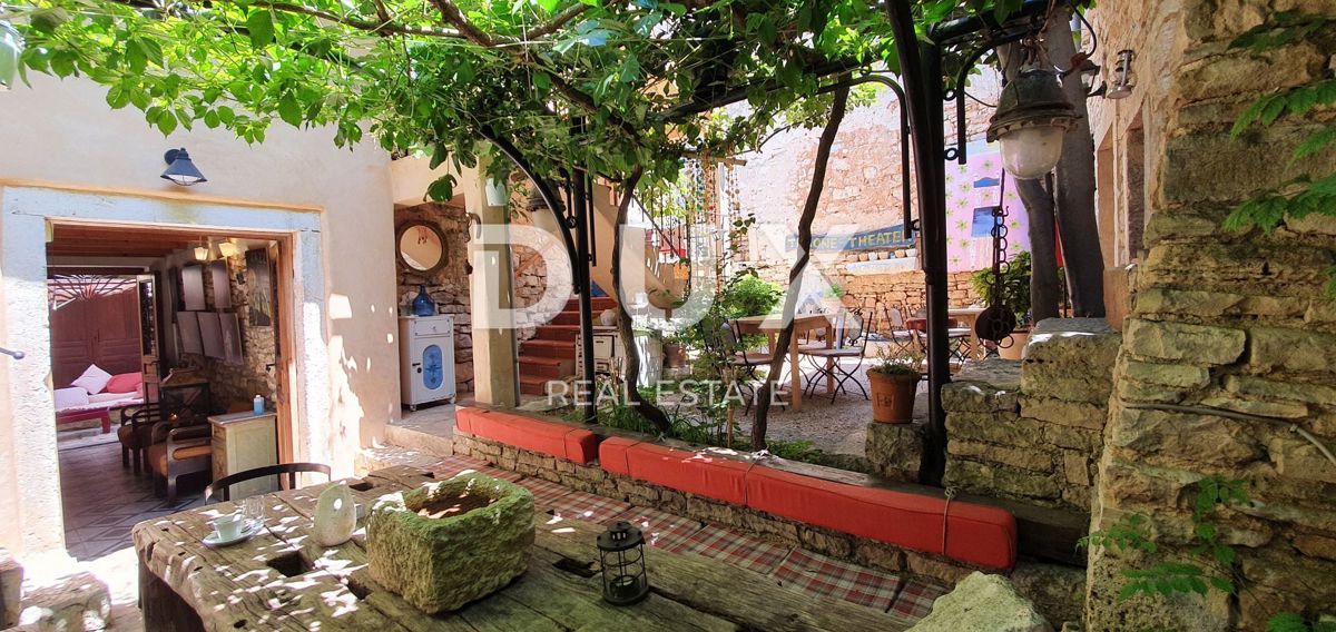 ISTRIA, BALE - Fiaba di pietra nel cuore della città, 5 appartamenti e uffici