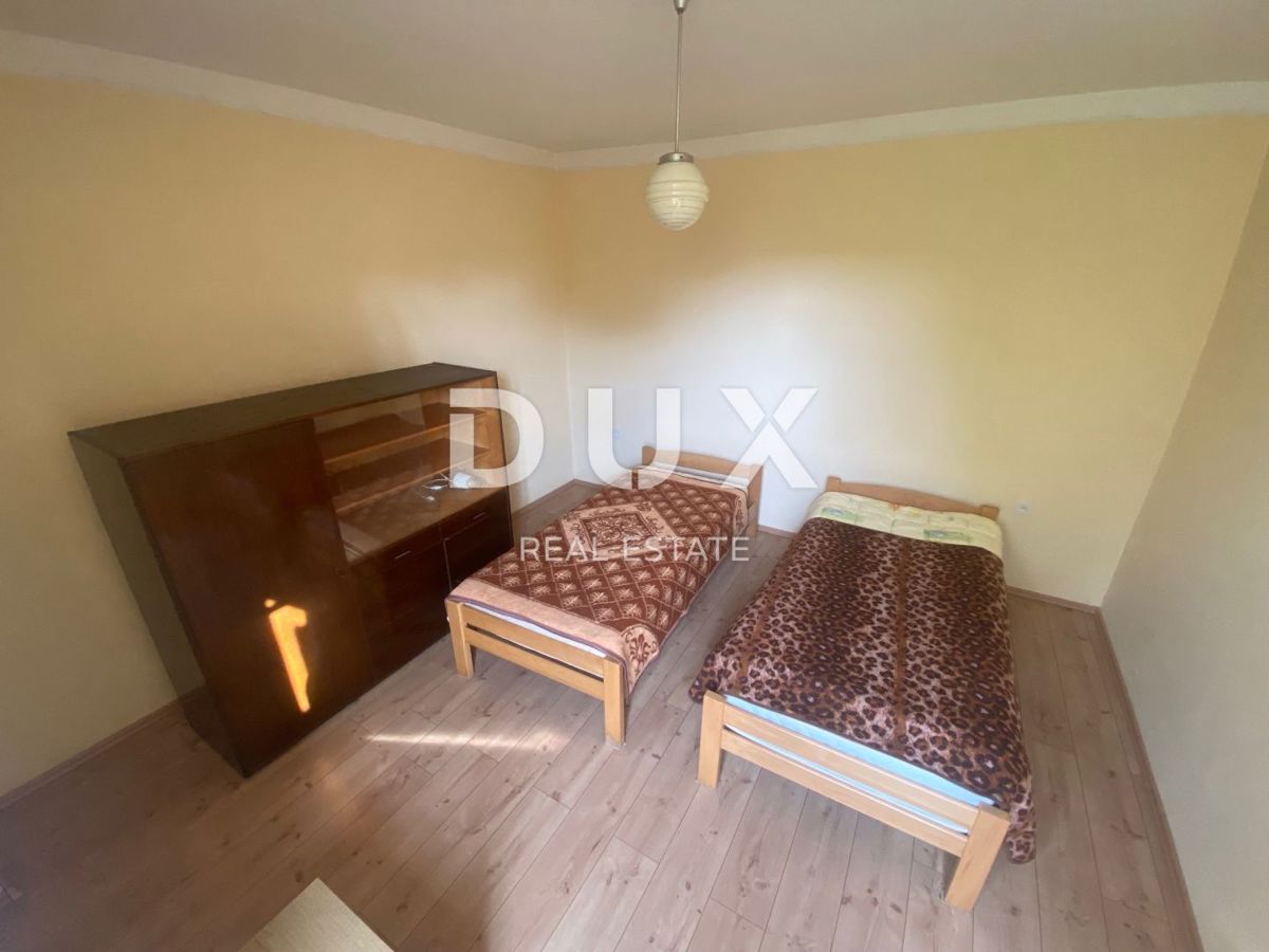 RIJEKA, ČAVLE - casa indipendente + 4.000 m2 di TERRENO EDIFICABILE! OCCASIONE!