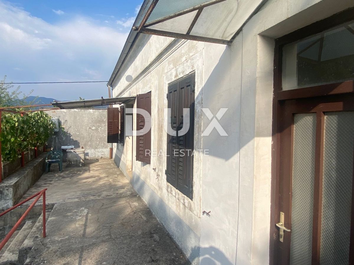 RIJEKA, ČAVLE - casa indipendente + 4.000 m2 di TERRENO EDIFICABILE! OCCASIONE!