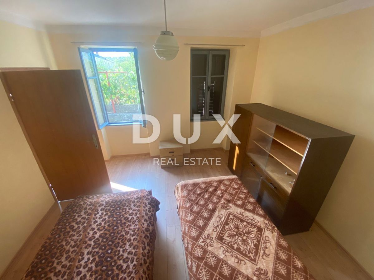 RIJEKA, ČAVLE - casa indipendente + 4.000 m2 di TERRENO EDIFICABILE! OCCASIONE!