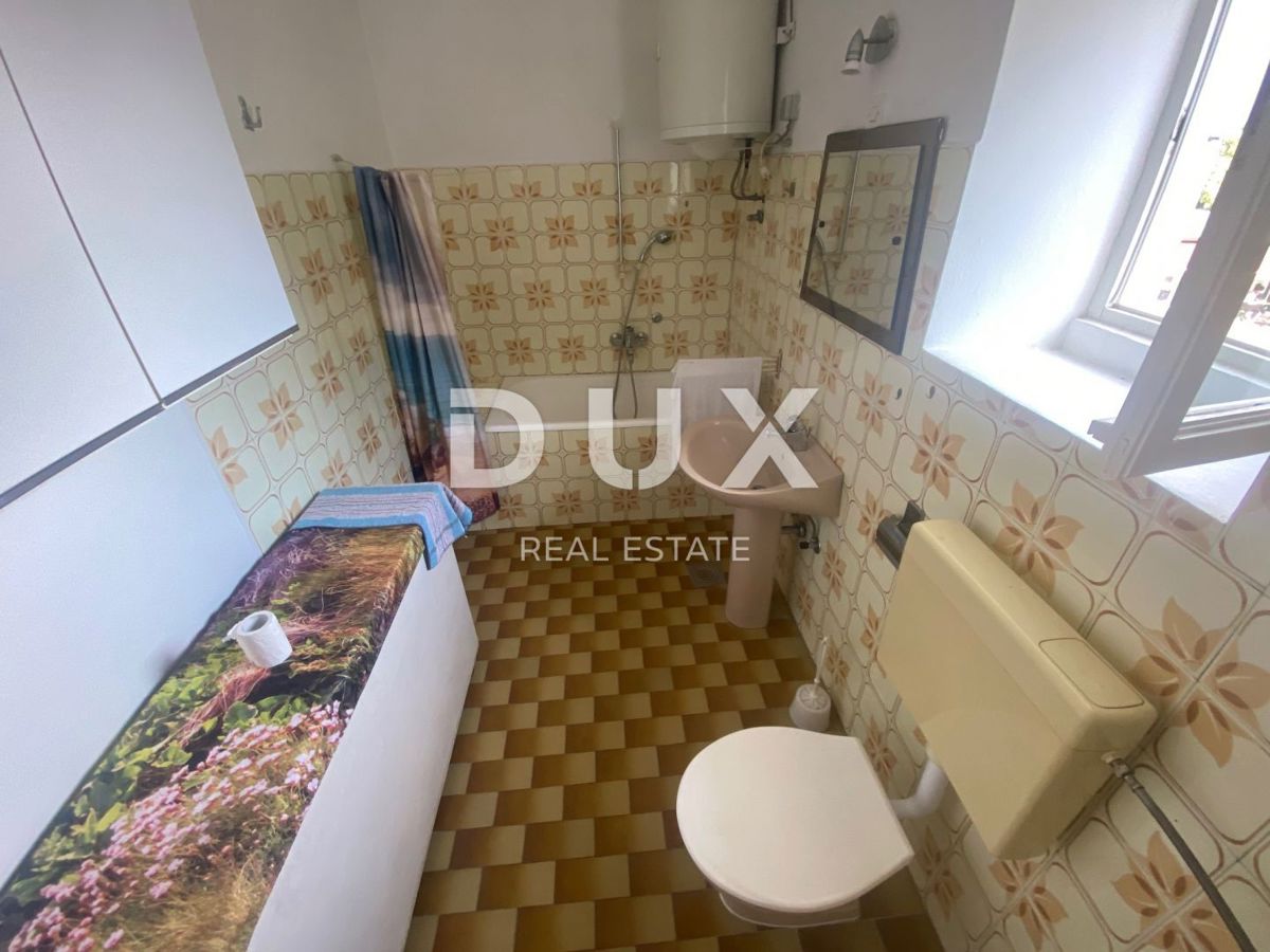 RIJEKA, ČAVLE - casa indipendente + 4.000 m2 di TERRENO EDIFICABILE! OCCASIONE!