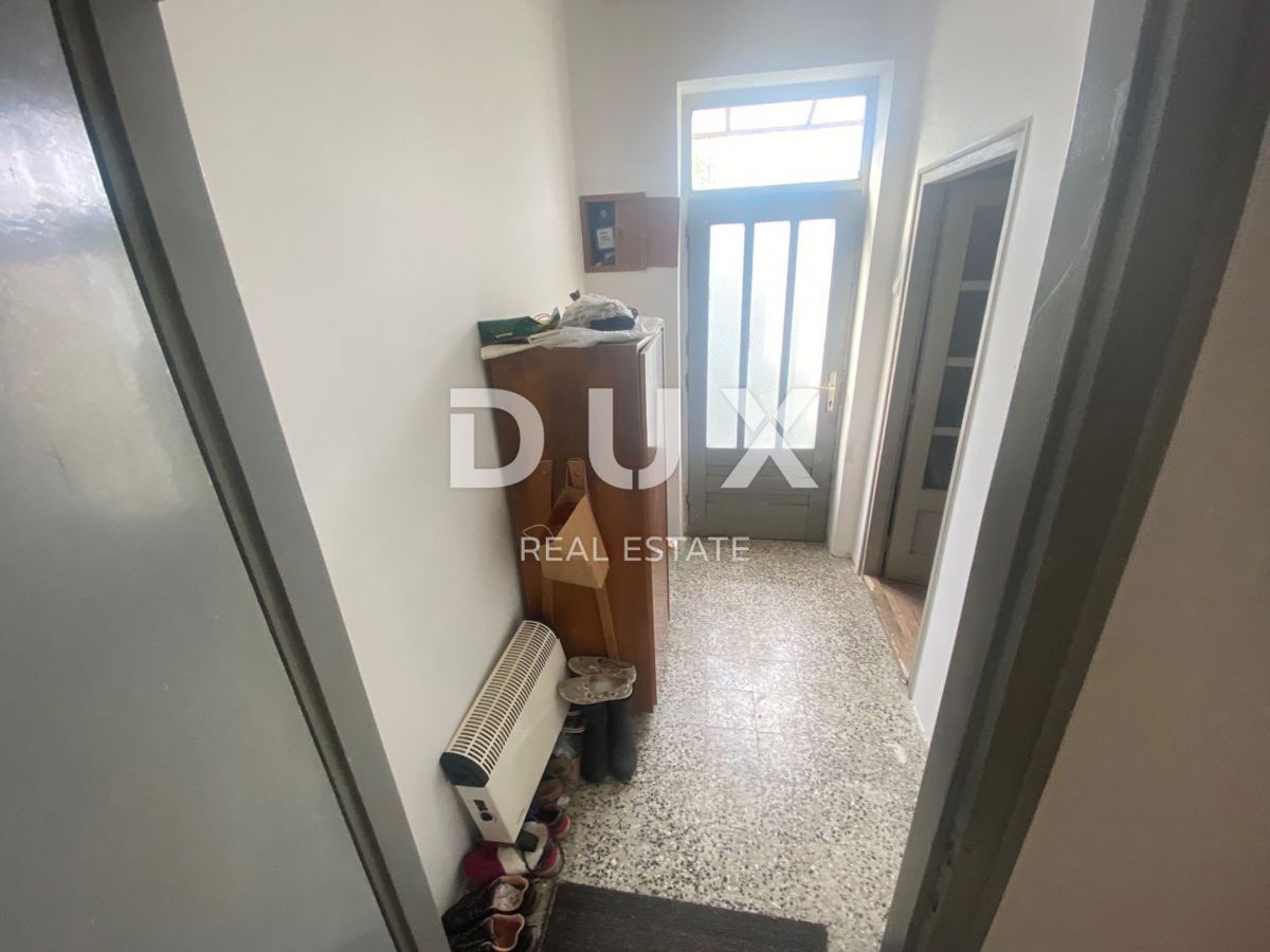 RIJEKA, ČAVLE - casa indipendente + 4.000 m2 di TERRENO EDIFICABILE! OCCASIONE!