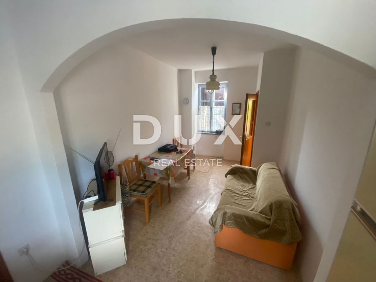 RIJEKA, ČAVLE - casa indipendente + 4.000 m2 di TERRENO EDIFICABILE! OCCASIONE!