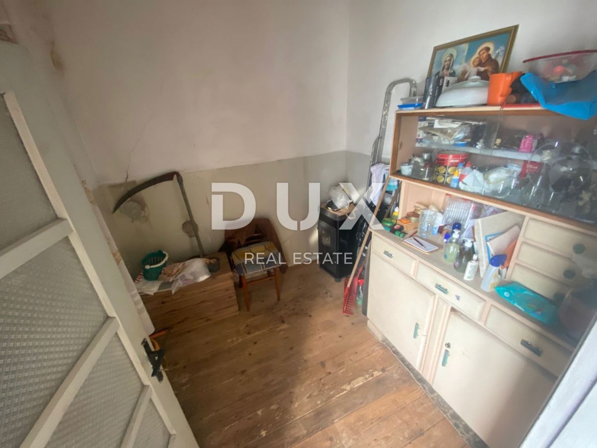 RIJEKA, ČAVLE - casa indipendente + 4.000 m2 di TERRENO EDIFICABILE! OCCASIONE!