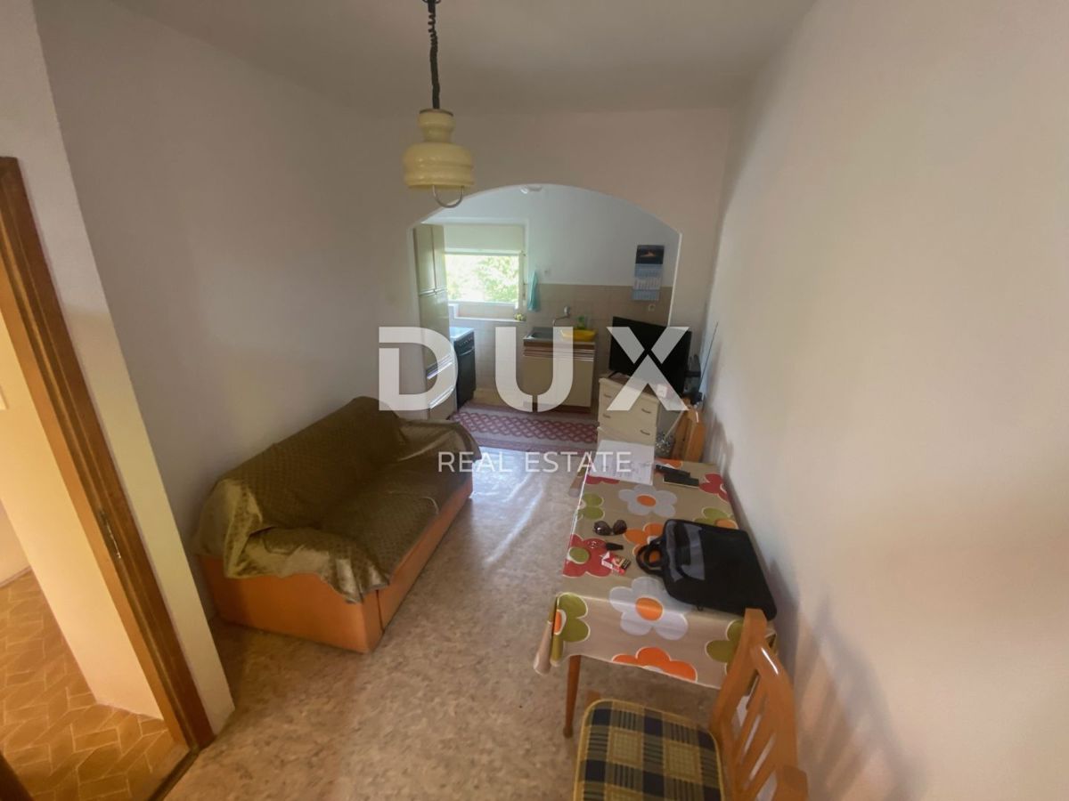 RIJEKA, ČAVLE - casa indipendente + 4.000 m2 di TERRENO EDIFICABILE! OCCASIONE!