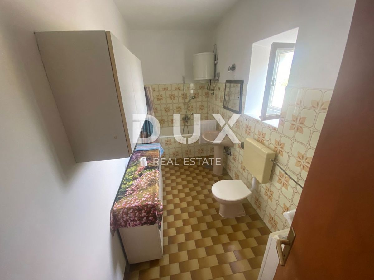 RIJEKA, ČAVLE - casa indipendente + 4.000 m2 di TERRENO EDIFICABILE! OCCASIONE!