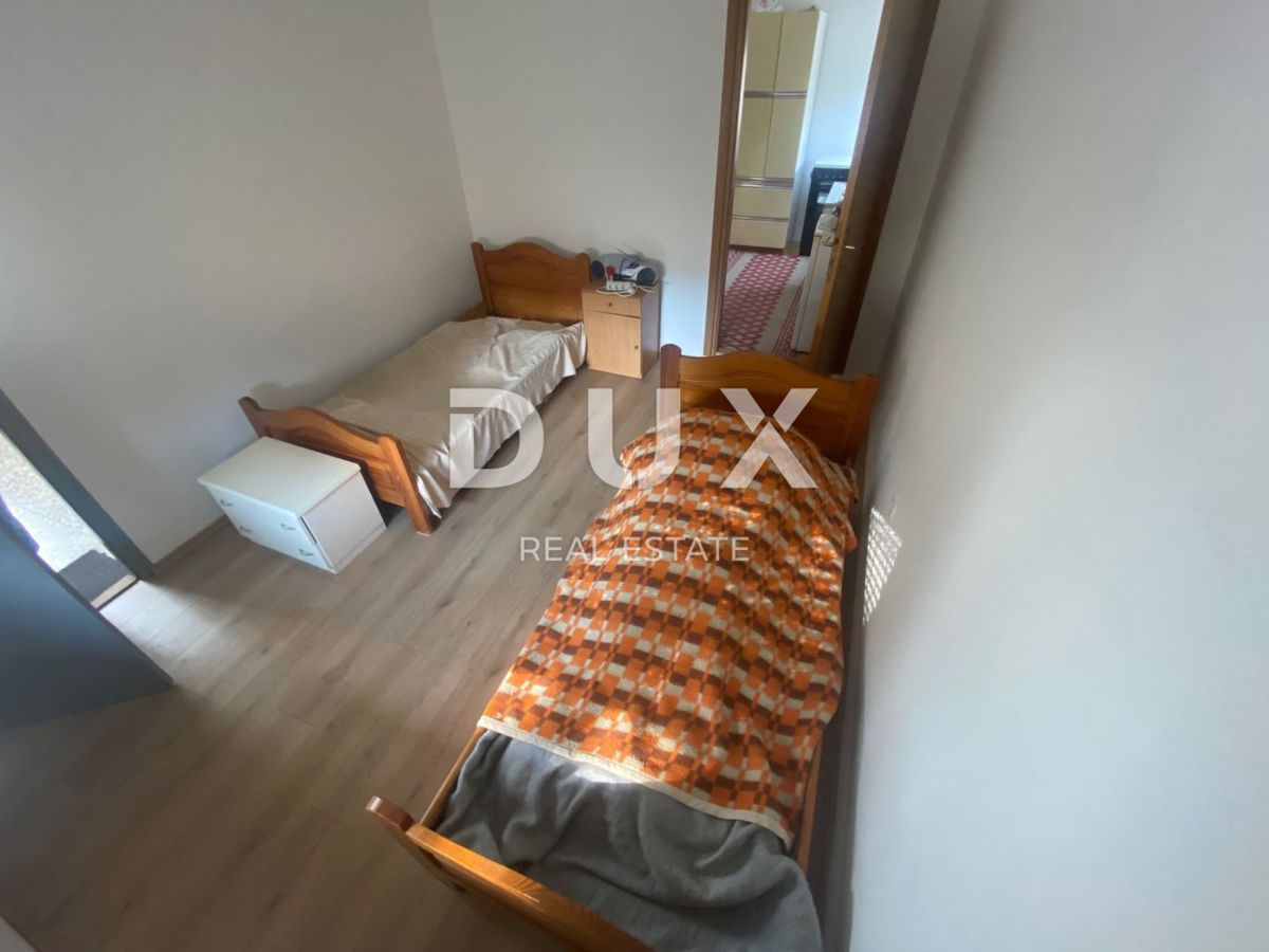 RIJEKA, ČAVLE - casa indipendente + 4.000 m2 di TERRENO EDIFICABILE! OCCASIONE!