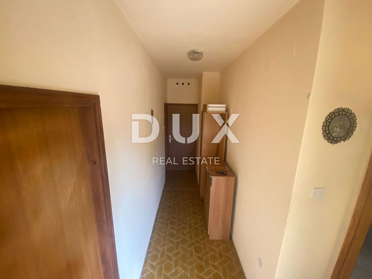 RIJEKA, ČAVLE - casa indipendente + 4.000 m2 di TERRENO EDIFICABILE! OCCASIONE!