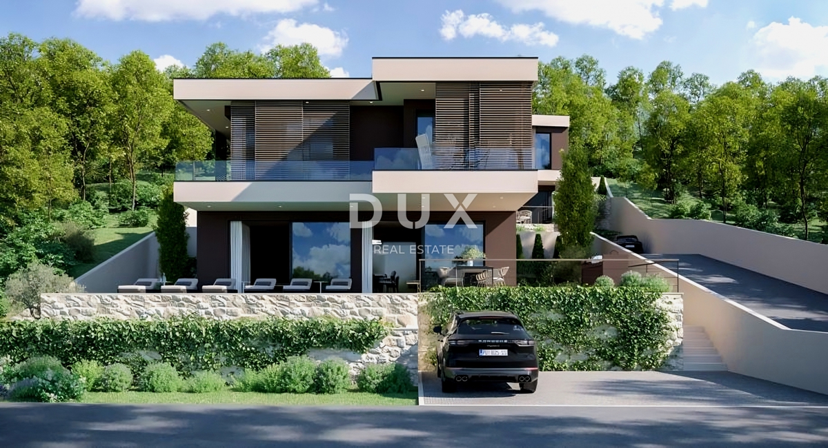 ISTRIA, RABAC - Due lotti di terreno con permessi di costruzione e vista mare