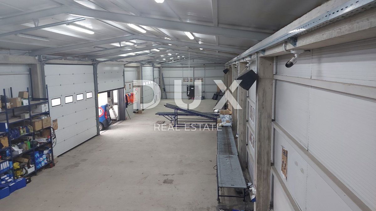 RIJEKA, ČAVLE - fabbricato agricolo di 380 m2, su terreno edificabile di 3763 m2