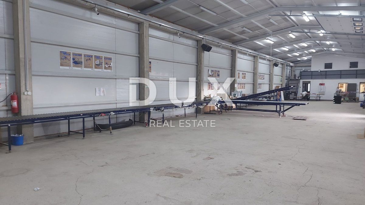 RIJEKA, ČAVLE - fabbricato agricolo di 380 m2, su terreno edificabile di 3763 m2