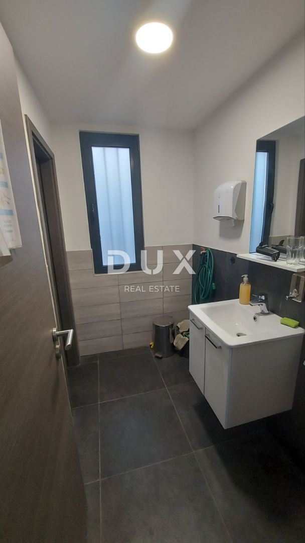 RIJEKA, ČAVLE - fabbricato agricolo di 380 m2, su terreno edificabile di 3763 m2