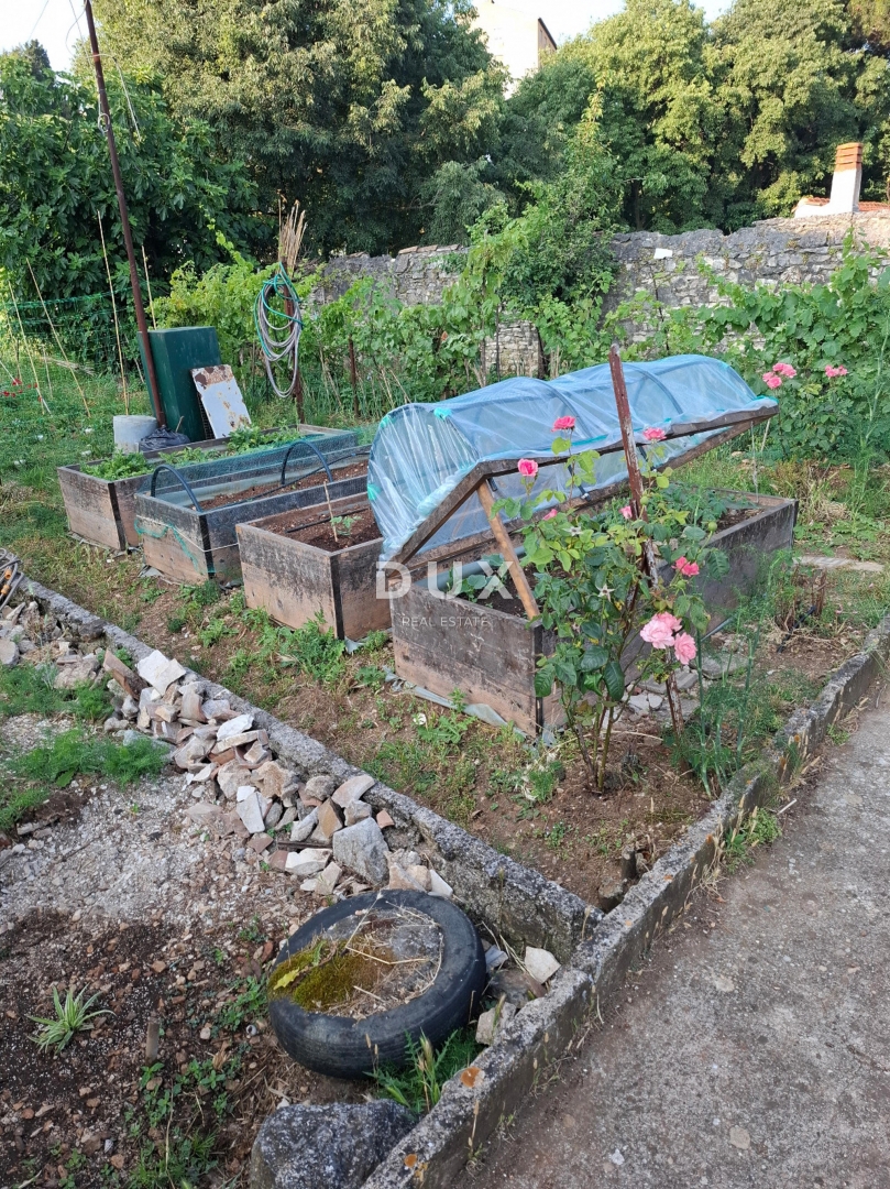ISTRIA, POLA - Appartamento con 2 camere da letto e soggiorno con giardino a Veruda - VICINO AL MARE!!
