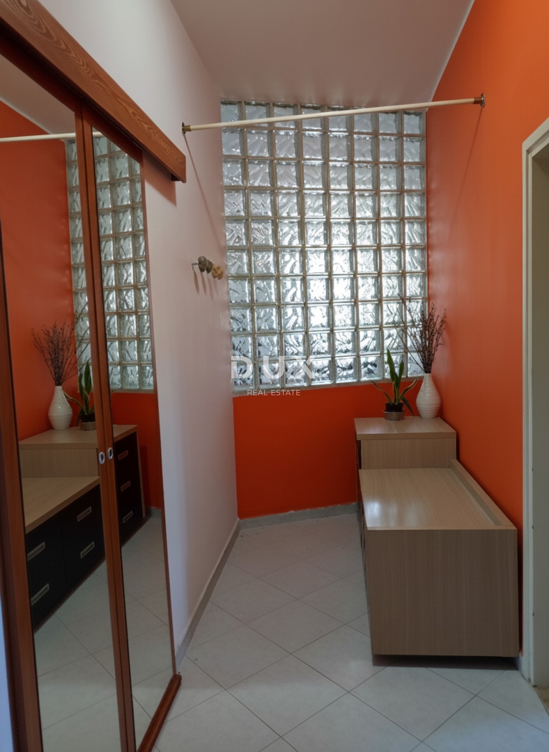 ISTRIA, POLA - Appartamento con 2 camere da letto e soggiorno con giardino a Veruda - VICINO AL MARE!!