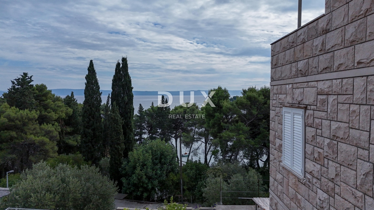 ISOLA DI BRAČ, SUMARTIN - Casa in pietra con garage, seconda fila al mare