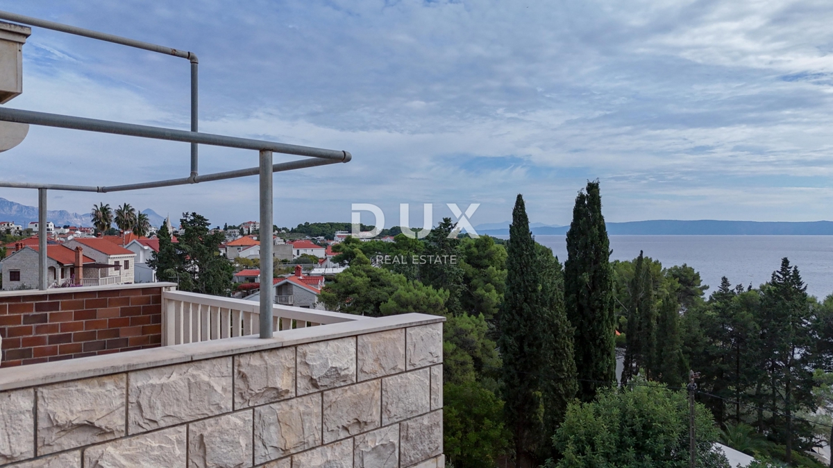 ISOLA DI BRAČ, SUMARTIN - Casa in pietra con garage, seconda fila al mare