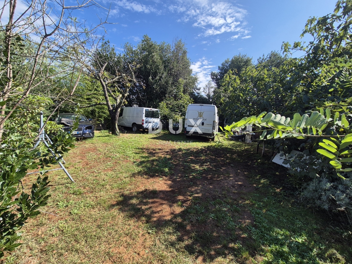 ISTRIA, SALVORE - Due case con garage + terreno edificabile - 200 m DAL MARE!!