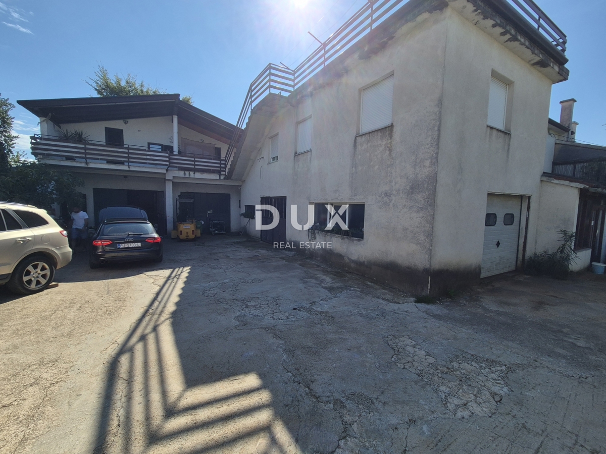 ISTRIA, SALVORE - Due case con garage + terreno edificabile - 200 m DAL MARE!!