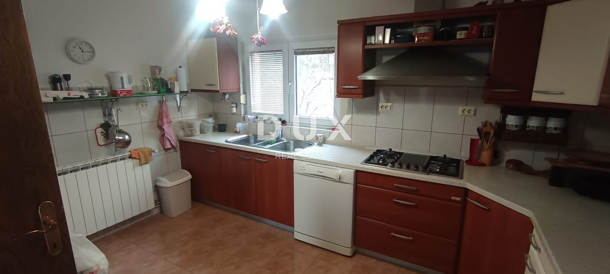 ZAGABRIA, VRAPČE - Casa familiare in posizione tranquilla