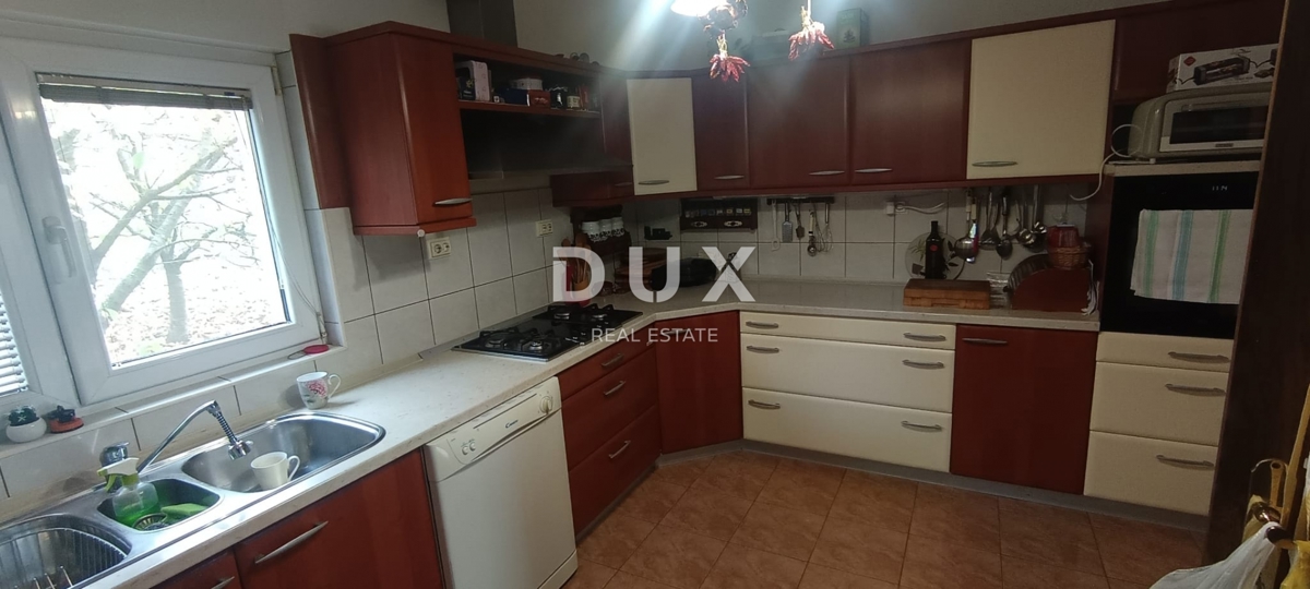 ZAGABRIA, VRAPČE - Casa familiare in posizione tranquilla