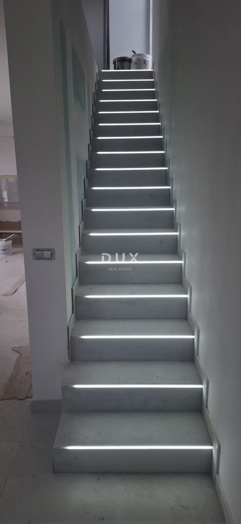 ZADAR, VRSI - Splendida casa bifamiliare con vista mare e giardino!