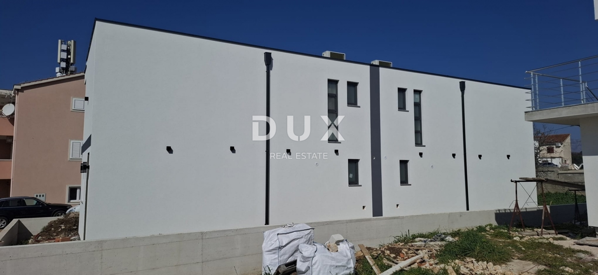 ZADAR, VRSI - Splendida casa bifamiliare con vista mare e giardino!