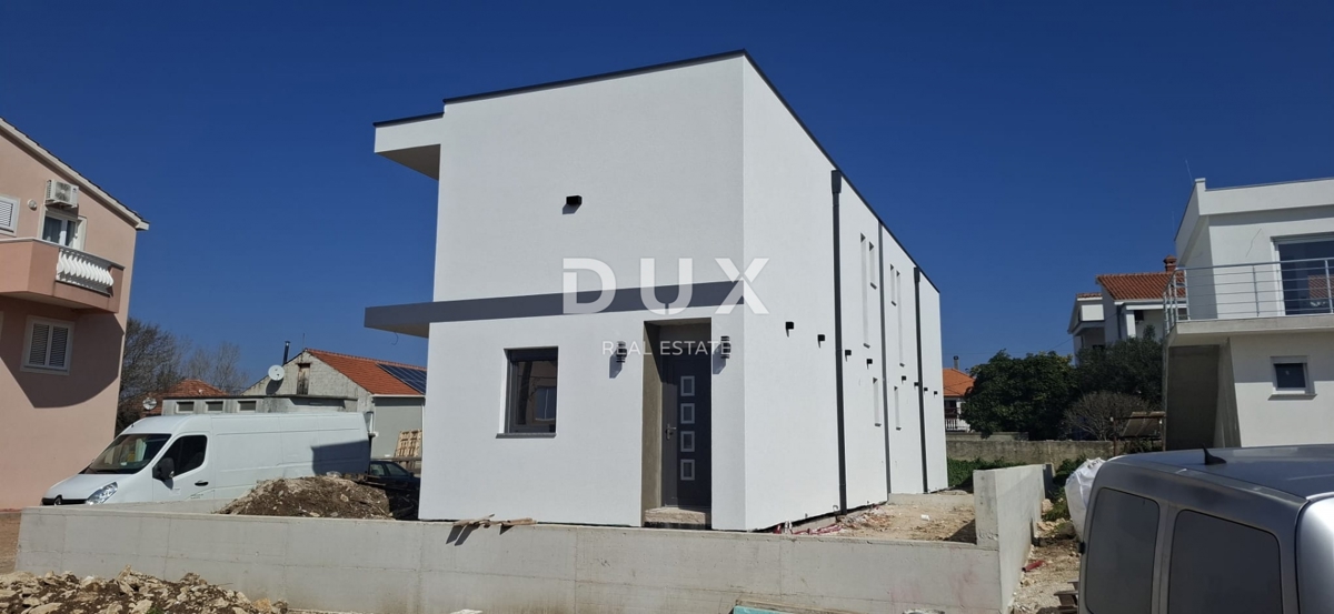 ZADAR, VRSI - Splendida casa bifamiliare con vista mare e giardino!