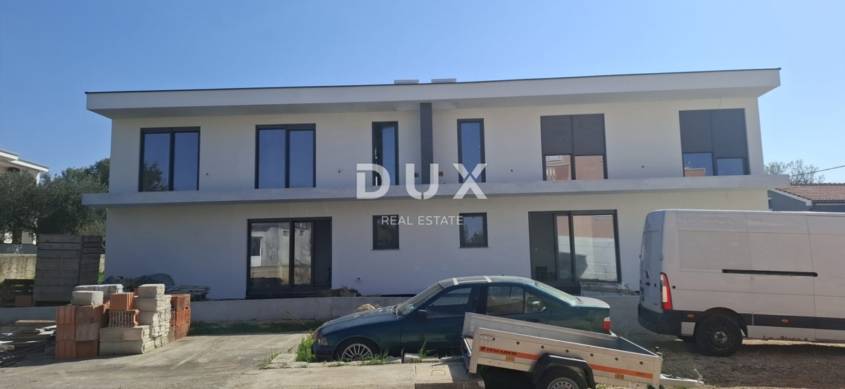 ZADAR, VRSI - Splendida casa bifamiliare con vista mare e giardino!