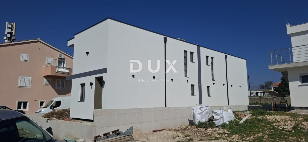 ZADAR, VRSI - Splendida casa bifamiliare con vista mare e giardino!