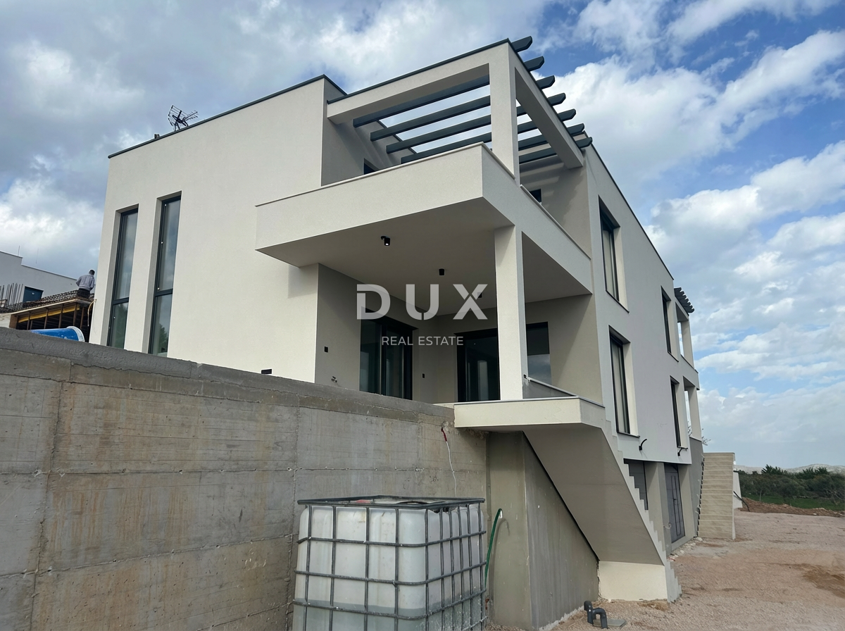 SEBENICO, VODICE - Casa bifamiliare con piscina e vista panoramica sul mare