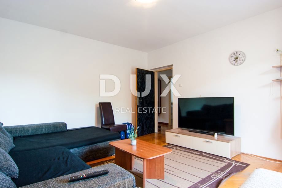 ISTRIA, POLA - Spazioso appartamento in posizione ideale con giardino!