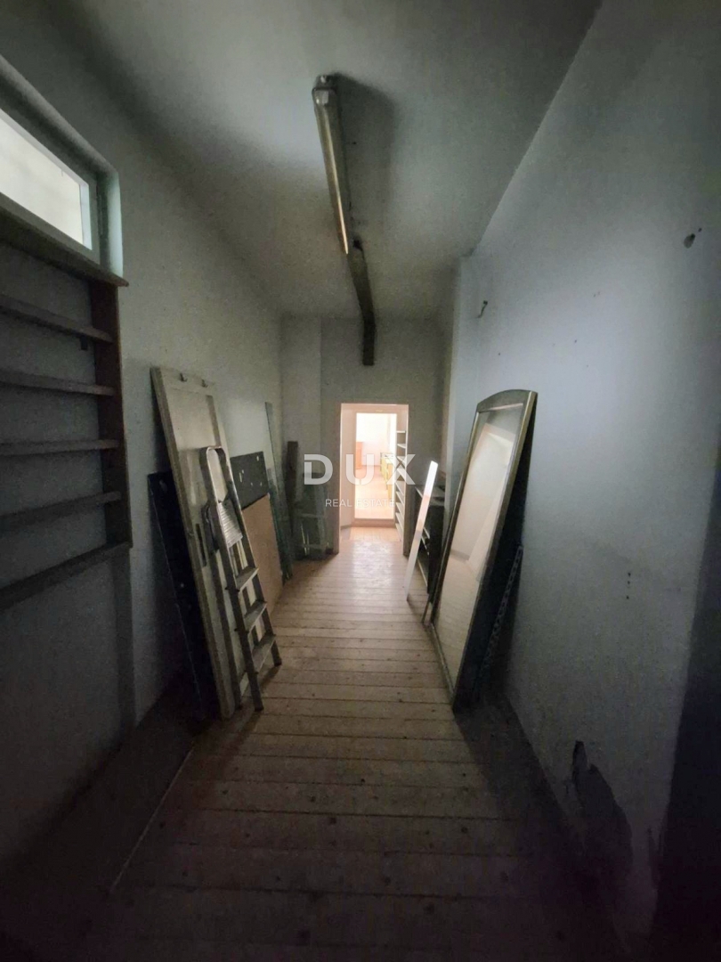 RIJEKA, SUŠAK - locale commerciale con ampia vetrina, ottima posizione 52 m2