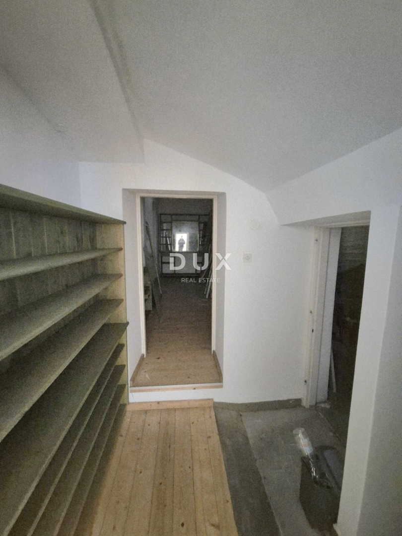 RIJEKA, SUŠAK - locale commerciale con ampia vetrina, ottima posizione 52 m2