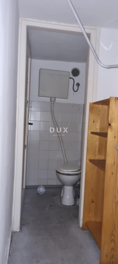 RIJEKA, SUŠAK - locale commerciale con ampia vetrina, ottima posizione 52 m2